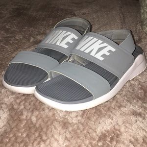 Nike Woman’s Tanjun sandals